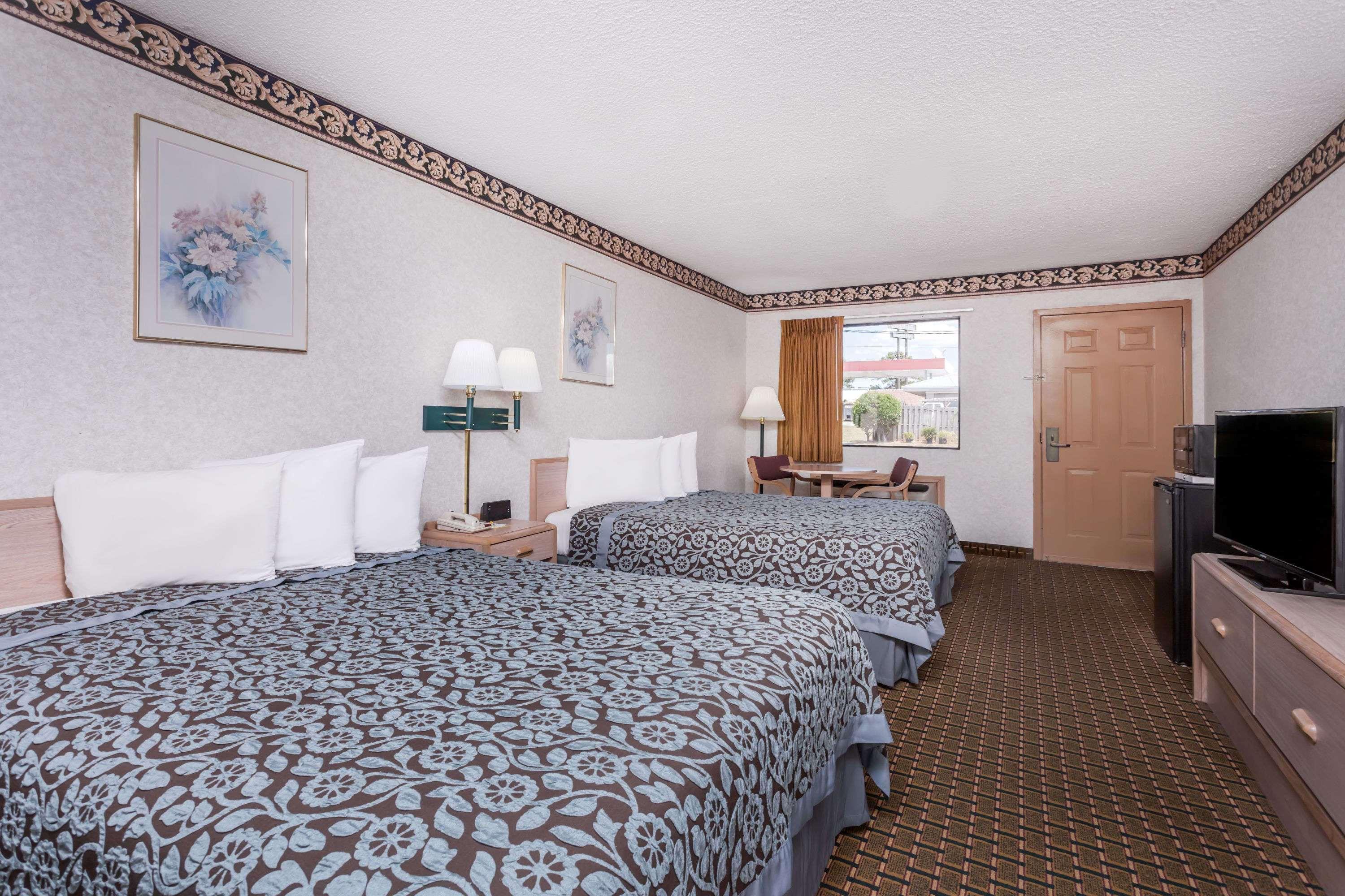 Days Inn By Wyndham Byron Extérieur photo