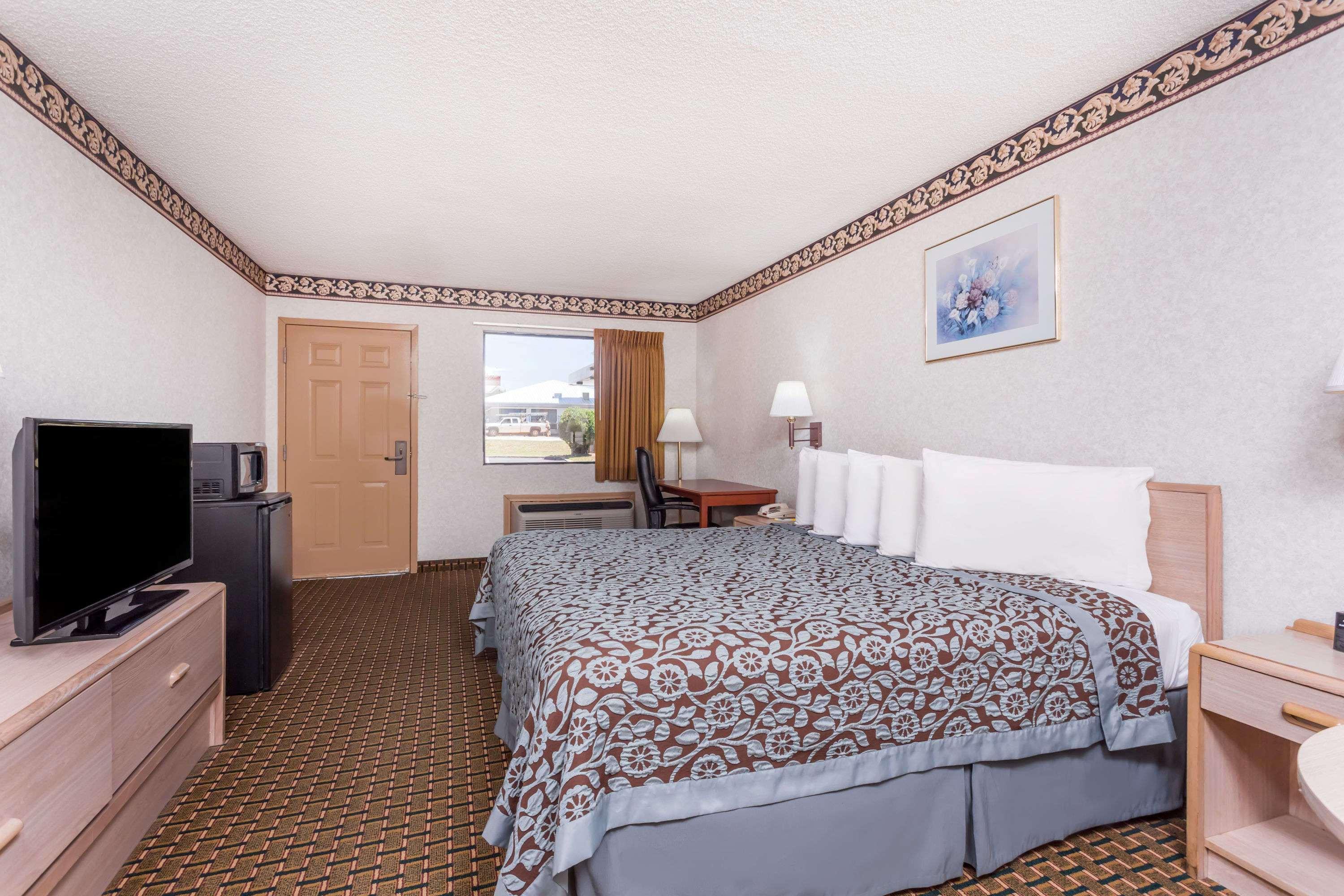 Days Inn By Wyndham Byron Extérieur photo