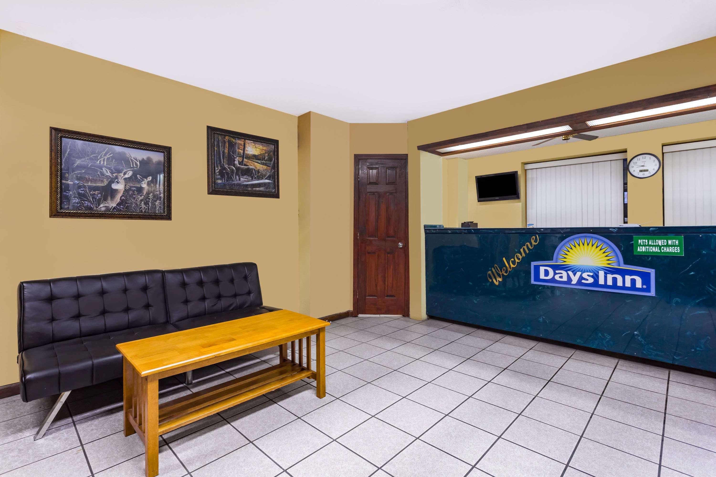 Days Inn By Wyndham Byron Extérieur photo